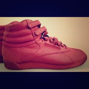 Womens magenta size 8 Reebok’s